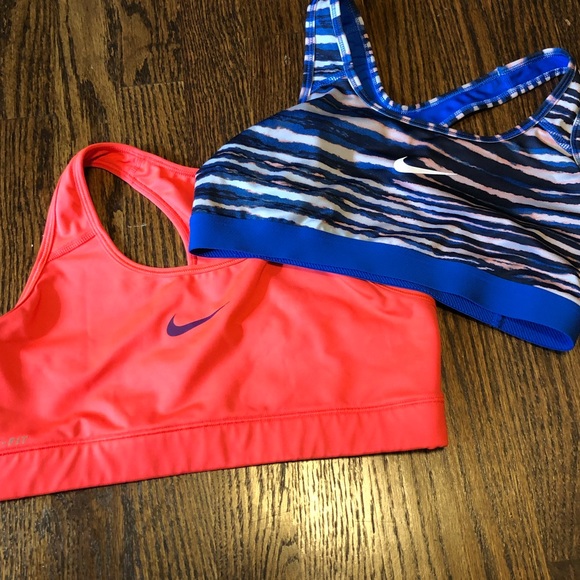 Bundle of Nike sports bras, size M - Picture 1 of 3